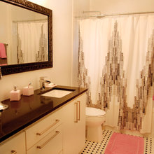 Guest Bathroom #2 (upstairs)