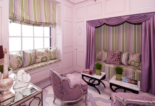 Классический Семейная комната by Dyfari Interiors