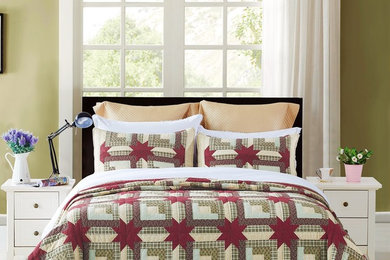 Bedroom - traditional bedroom idea in New York