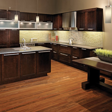 KraftMaid: Quartersawn Oak Cabinetry in Peppercorn