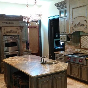 Grand Kitchen - Cabinets