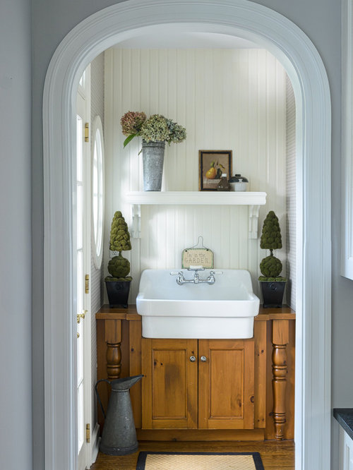 Timeless Farmhouse Cloakroom Ideas to Boost Functionality and Style