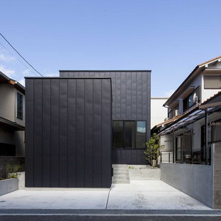 他の地域のコンテンポラリースタイルのおしゃれな家の外観 (メタルサイディング、黒い外壁、片流れ屋根、戸建、金属屋根) の写真