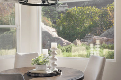 Example of a minimalist dining room design in San Diego