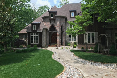 Inspiration for a contemporary front yard landscaping in Other.