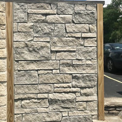 Flint Hills Gray Sawn Top & Bottom Natural Stone Thin Veneer - Products