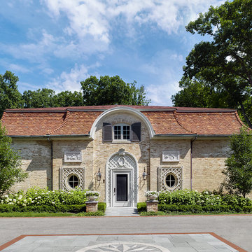 Historic Estate Arrival