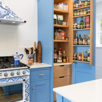 Italian-Inspired In-Frame Shaker Kitchen