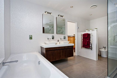 Photo of a contemporary bathroom in Auckland.