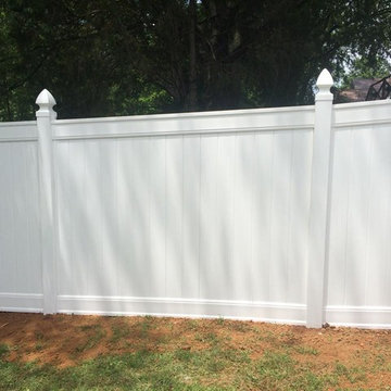 Vinyl privacy fence white