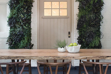 Dining room photo in Richmond