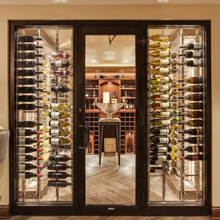 Idéer för mellanstora vintage vinkällare, med vinhyllor, vinylgolv och beiget golv