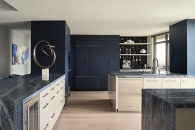 Kitchen - modern kitchen idea in Phoenix