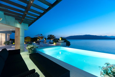 Design ideas for a contemporary infinity pool in Vancouver.