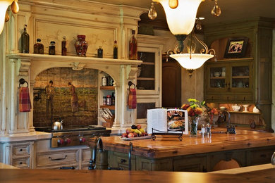 Example of a tuscan kitchen design in Chicago