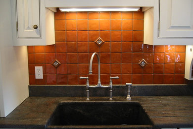 Kitchen - traditional kitchen idea in Bridgeport