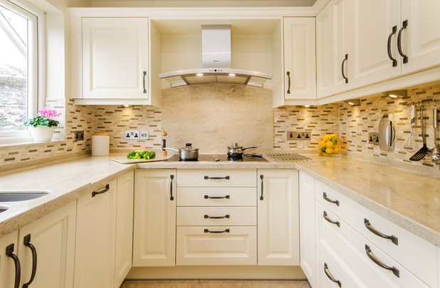 Traditional Kitchen by Treyone