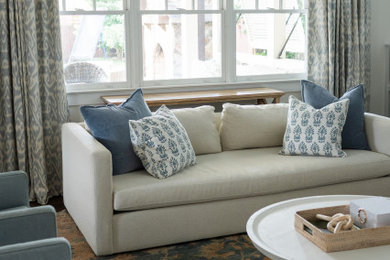 Example of a living room design in Charlotte