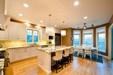 Kitchen - traditional kitchen idea in Manchester