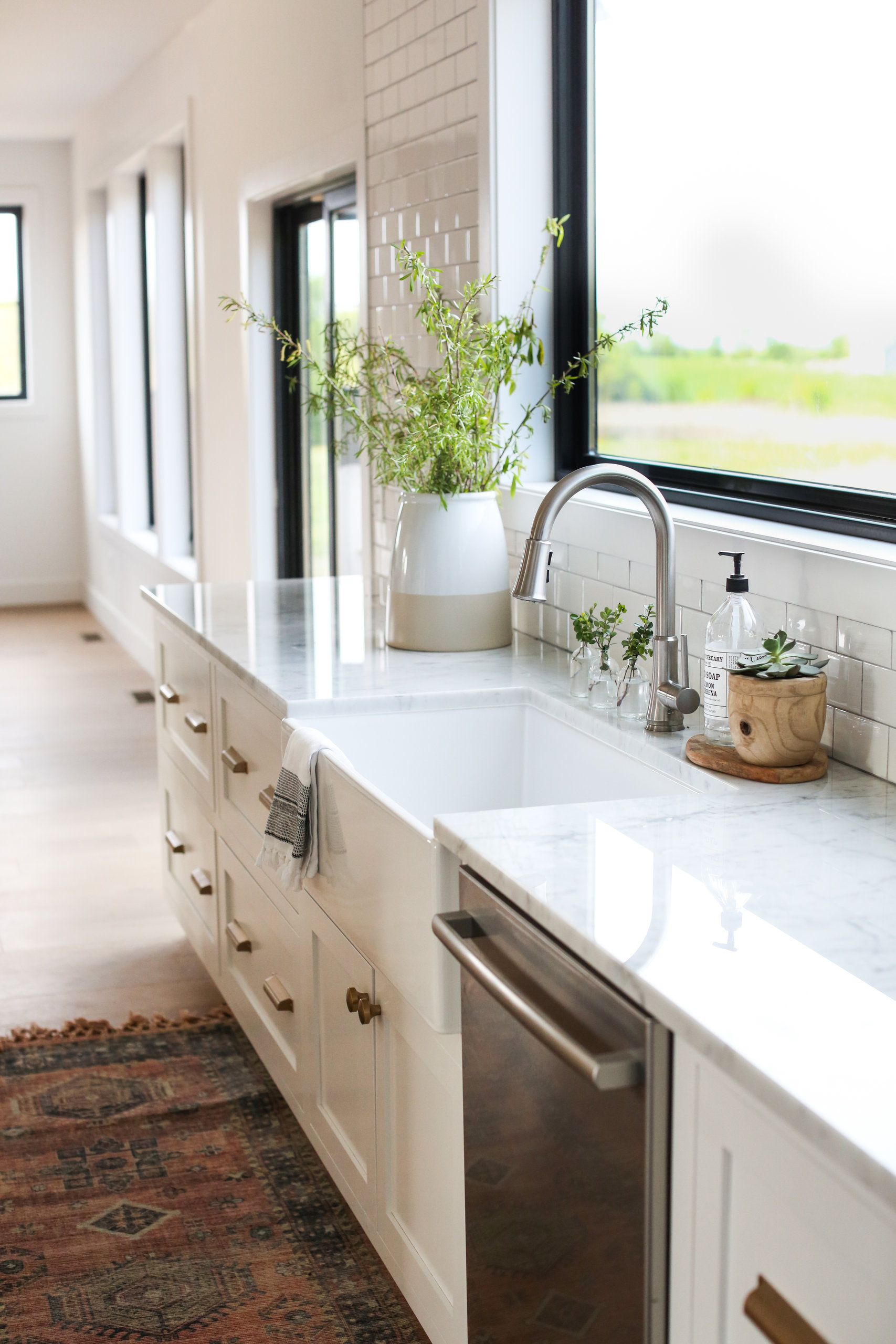 Austen Crisp White Fireclay 36" Single Bowl Farmhouse Undermount Kitchen Sink