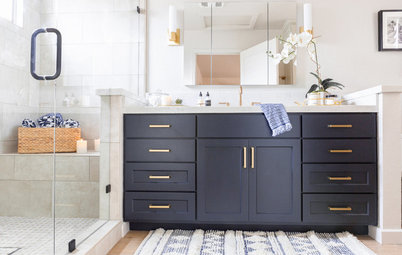 Bathroom of the Week: Breezy and Open With a Navy Blue Vanity