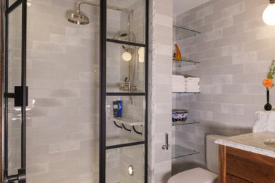Inspiration for a craftsman bathroom remodel in Detroit