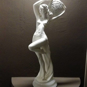 Statuetta situata a fine corridoio