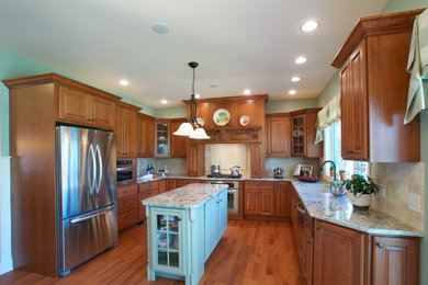 Elegant kitchen photo in New York