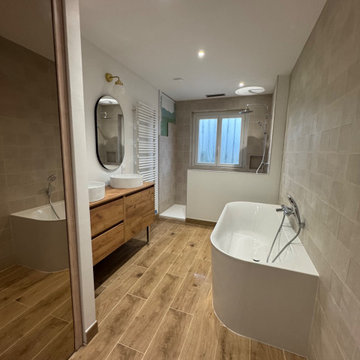 Salle de bain élégante et épurée
