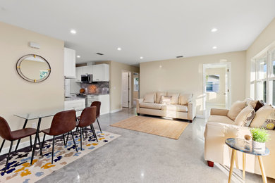 Elegant living room photo in Tampa