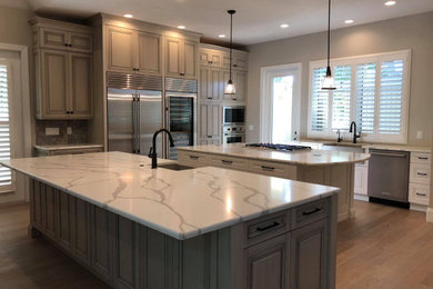 Inspiration for a timeless kitchen remodel in Tampa