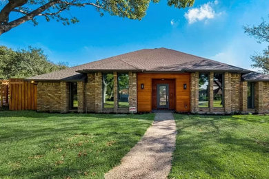 Inspiration for an exterior home remodel in Dallas