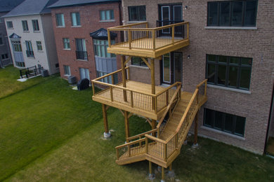 Deck photo in Toronto