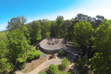 This is an example of a mid-century modern landscaping in Atlanta.