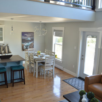 Bambury's Hillside Chalet - Open Concept Main Floor