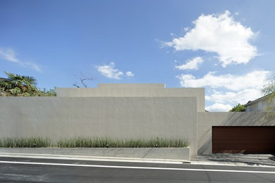 Design ideas for an industrial white exterior in Tokyo with a flat roof.