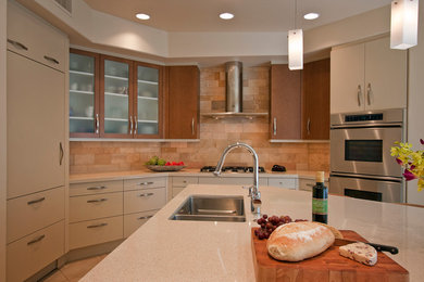 Kitchen - mid-sized transitional kitchen idea in Phoenix
