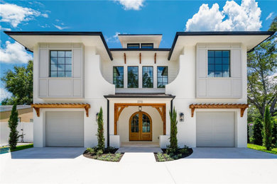 Large tropical exterior home idea in Orlando