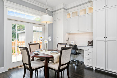 Transitional home design photo in Chicago