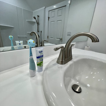 Kid Bathroom: Tub and Shower Combo