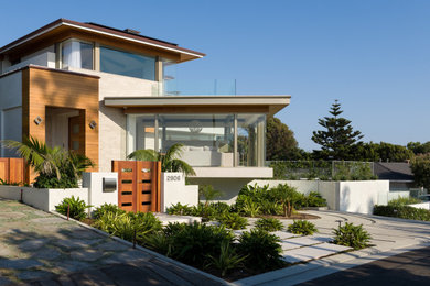 Modern exterior home idea in Los Angeles