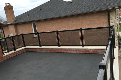 Inspiration for a contemporary patio remodel in Toronto