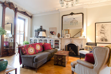 Example of a classic living room design in New York