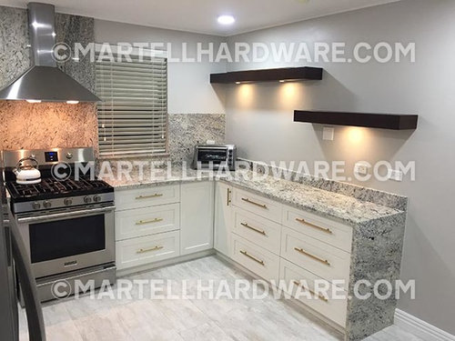 Shaker Kitchen Using Brushed Br Square Bar Series By Lewis Dolin Https Blog Martellhardware 2017 02 28 Custom Shaker Cabinet Style Kitchen Featuring Brushed Br Square Bar Series Hardware By Lews Davie Fl