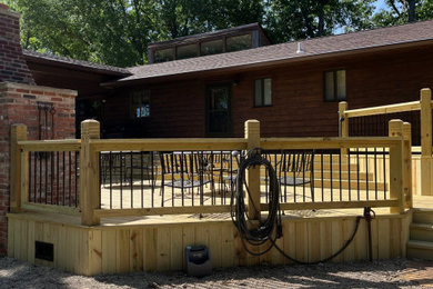 Elegant deck photo in St Louis