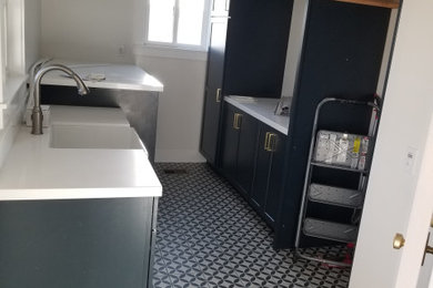 Example of a laundry room design in Los Angeles