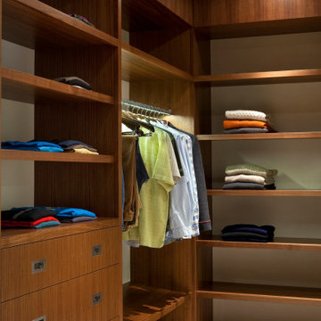 Willoughby Way: Closet