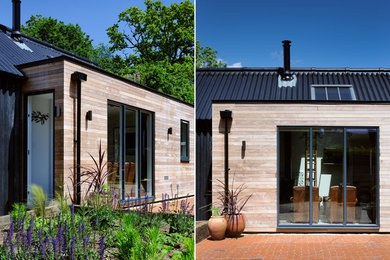 Inspiration for a contemporary home design remodel in Hampshire
