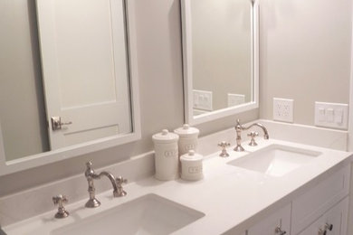Inspiration for a country bathroom remodel in Orange County