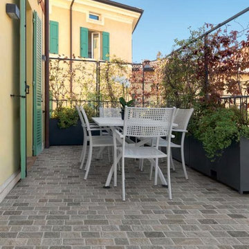 Interlocking Cobblestone Grey Courtyard